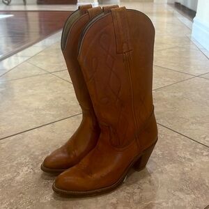 👢👢👢Frye boots vintage and excellent condition. Size 7.5 women’s
